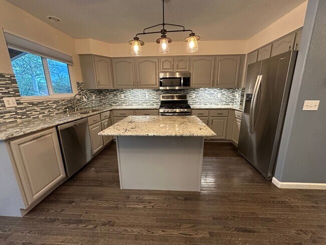 Building Photo - Beautiful 3 Bed 3 Bath Home!!!