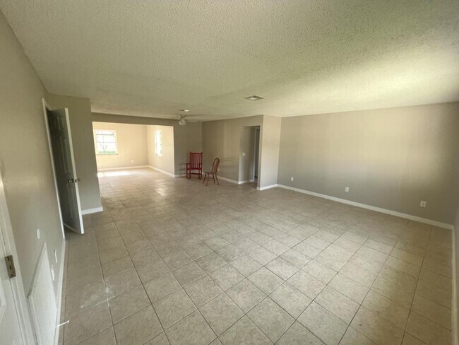 Building Photo - 6143 Alderwood St