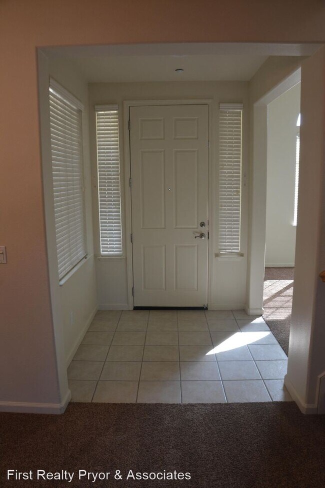 Building Photo - 4 br, 3 bath House - 541 Vivian Street