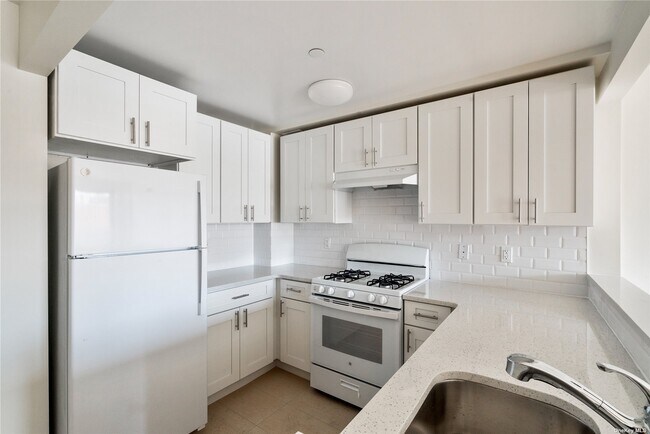 Foto del edificio - 87-65-87171 171st St