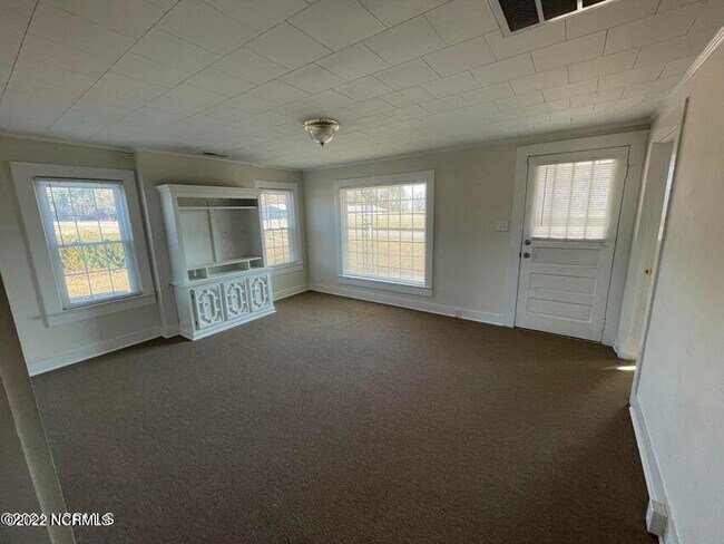 Building Photo - 549 Pine Ridge Rd