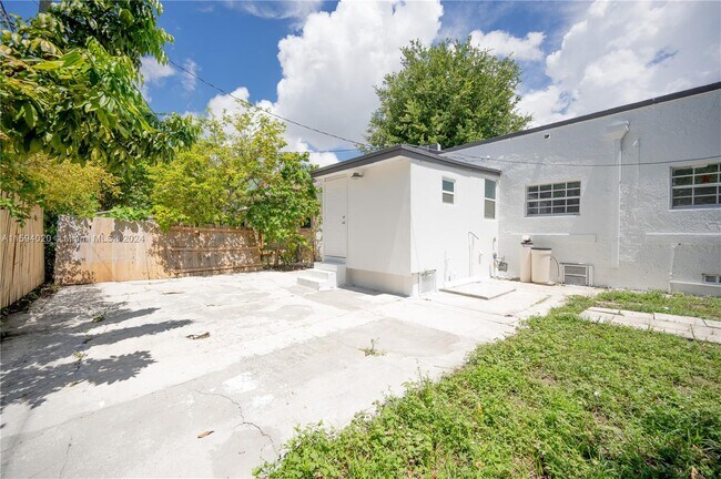 Foto del edificio - 142 NW 47th Terrace
