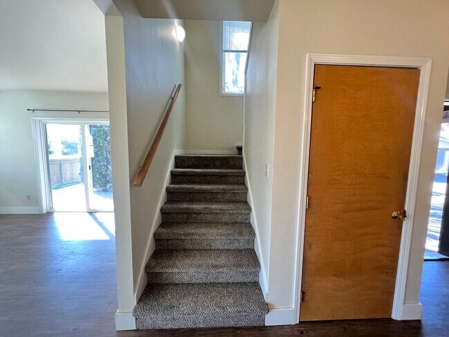 Building Photo - 1308 N Brooklane St