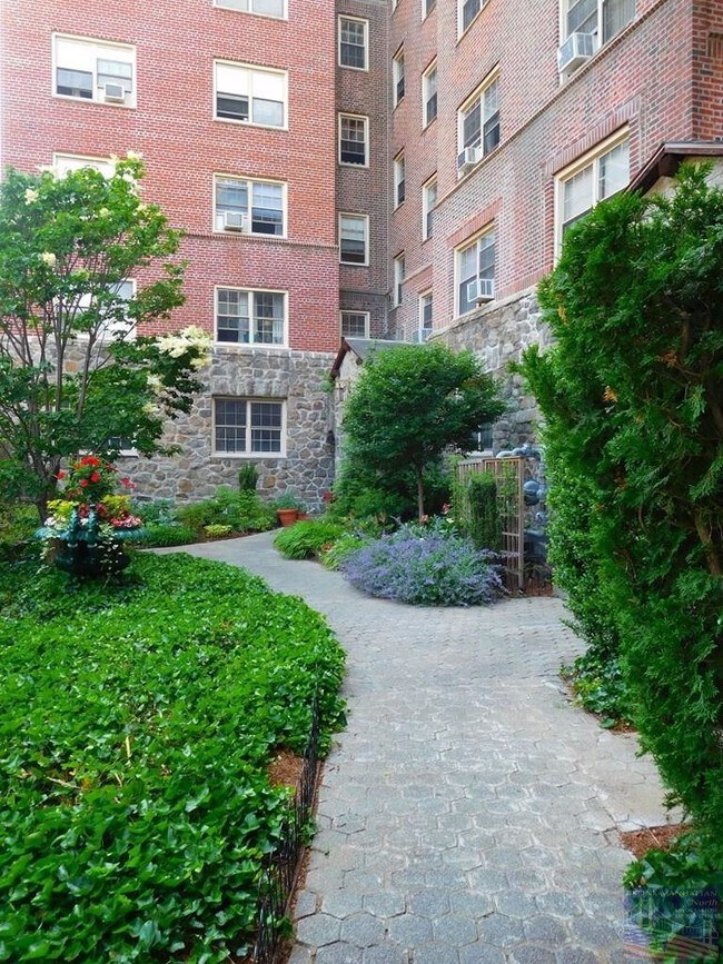 155 Centre Ave, New Rochelle, NY 10805 House for Rent in New Rochelle