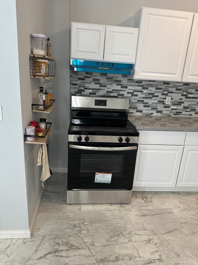 Building Photo - 2703 Areba St