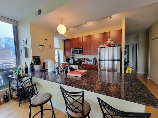 Foto del edificio - 565 W Quincy St