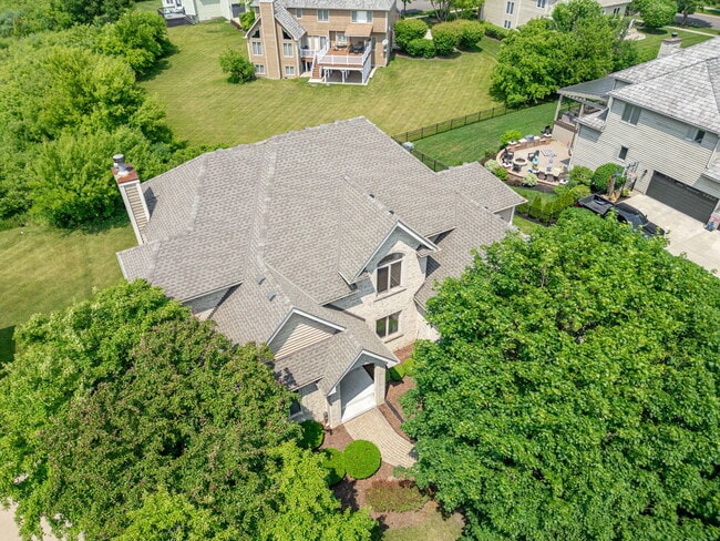 Building Photo - 552 Waters Edge Dr