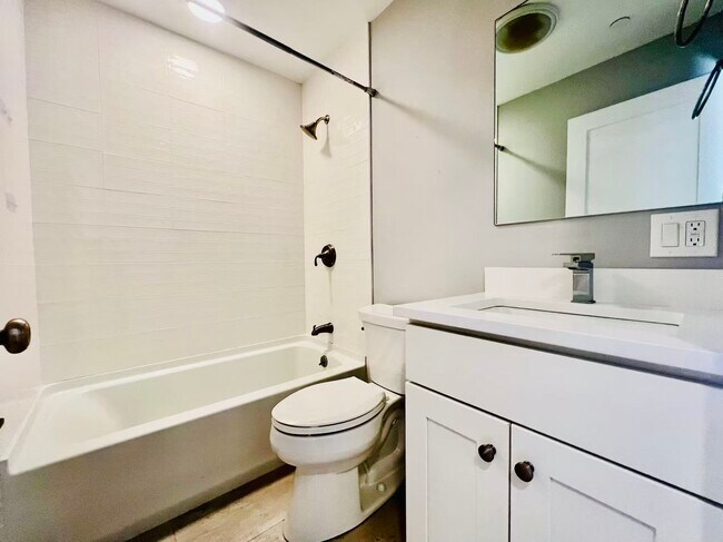 Building Photo - 19 Plymouth St