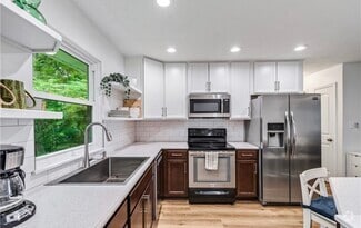 Building Photo - 3811 Edgepark Dr