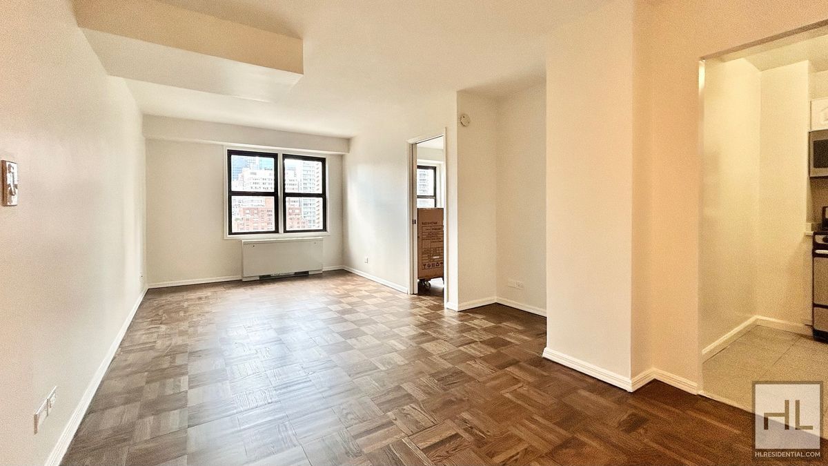 Primary Photo - EAST 63 STREET