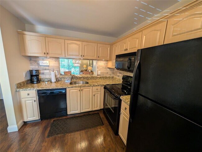 Foto del edificio - 3081 Holiday Springs Blvd