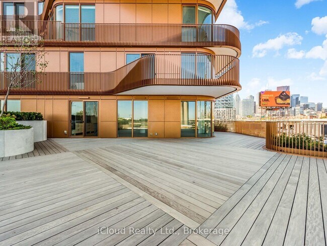 Building Photo - 155-155 Merchants' Wharf