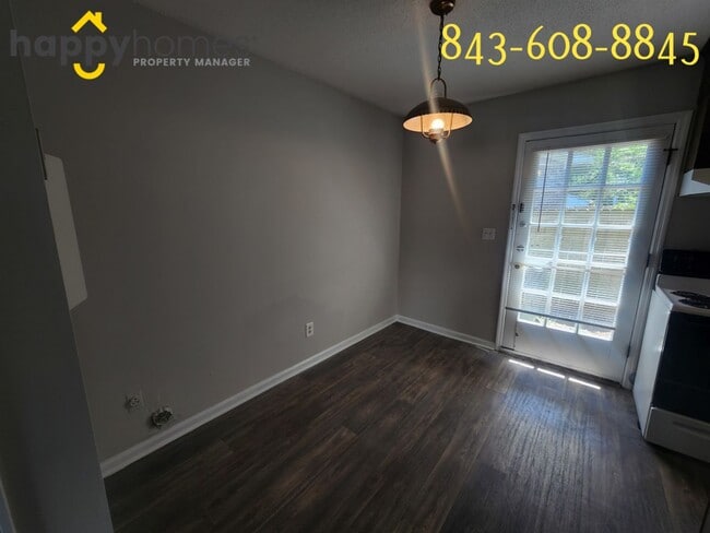 Building Photo - 2/1.5 townhouse in James Island off of Harbor View!