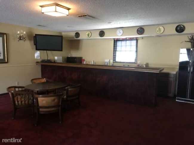 Building Photo - 3 br, 2 bath Condo - 6702 Newburgh Rd