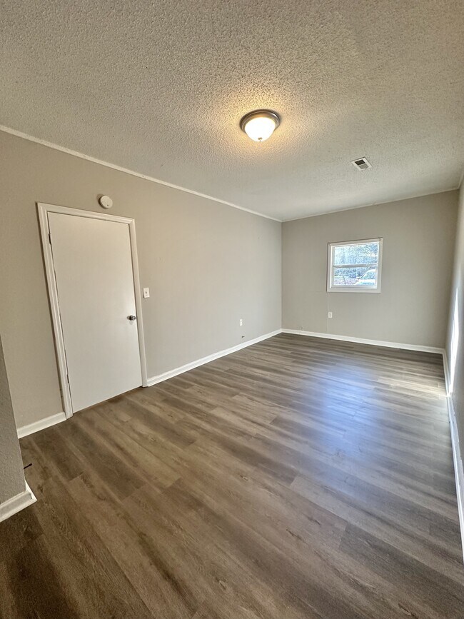 Building Photo - 209 Tucker Ave