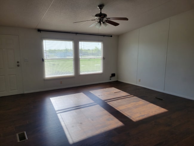 Building Photo - 359 Brushy Creek Ranch Rd