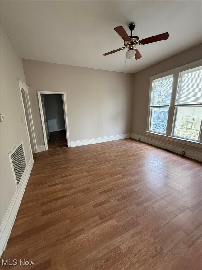 Foto del edificio - 1337 Maple Ave