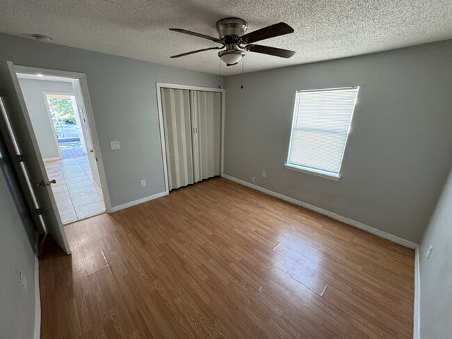 Building Photo - 809 Bentley St