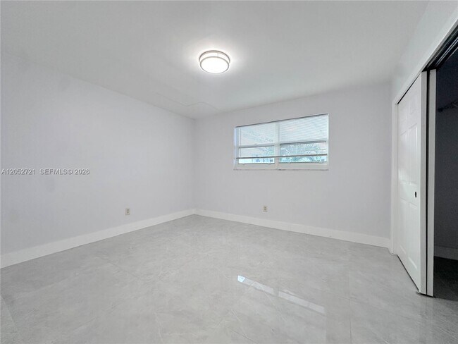 Foto del edificio - 940 NW 32nd Ct