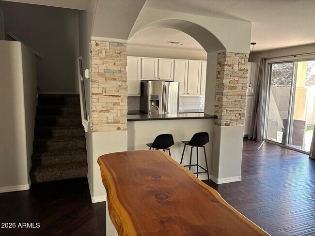 Foto del edificio - 451 W Mountain Sage Dr