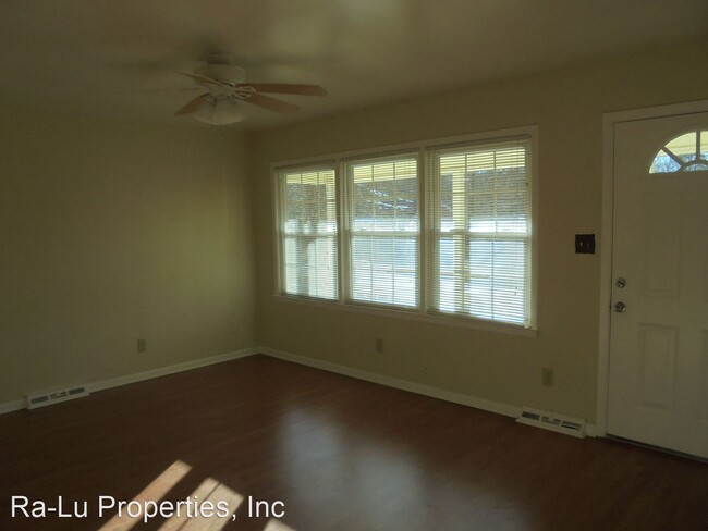 Building Photo - 3 br, 1 bath House - 1231 W. Sedgefield Dr