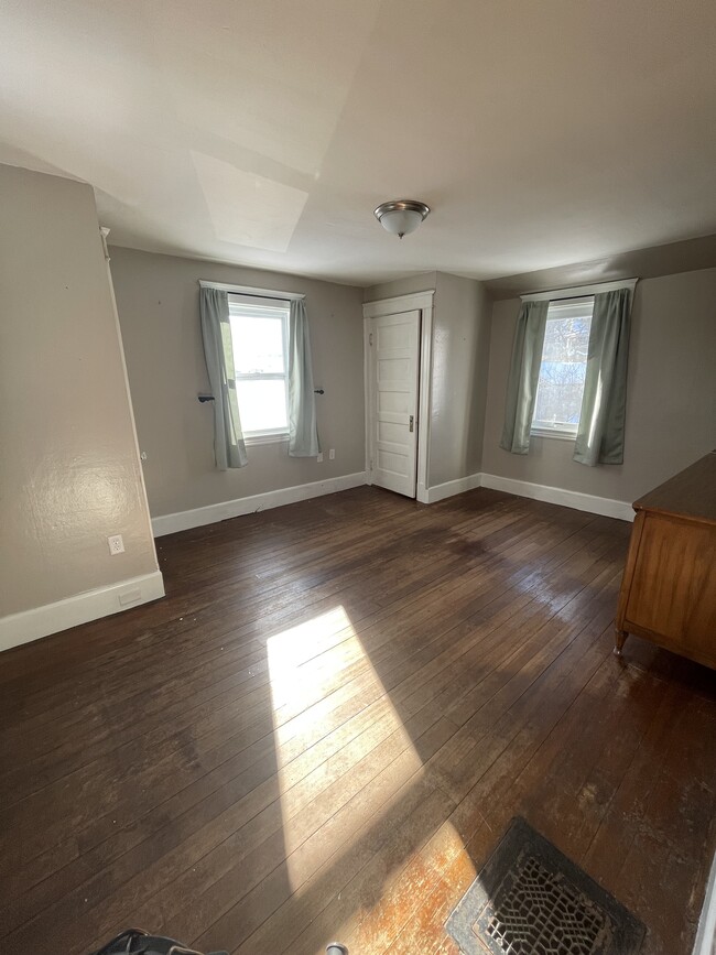 Master Bedroom - 53 Coolidge Rd