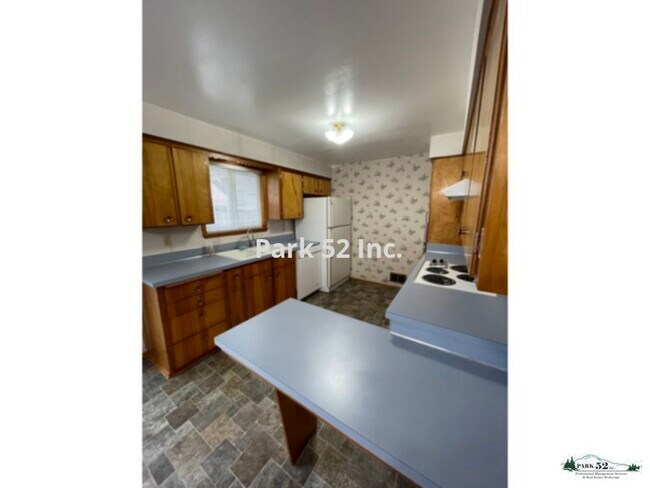 Building Photo - 109 Regents Blvd