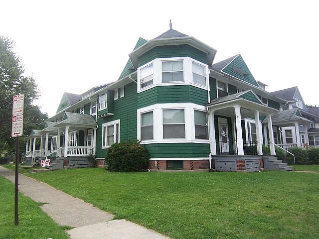 Primary Photo - 262-264 Kenwood Ave