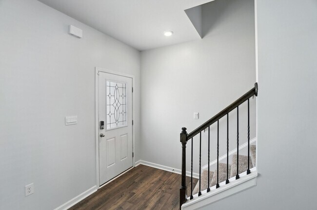 Building Photo - Stunning home, Move-in Ready!