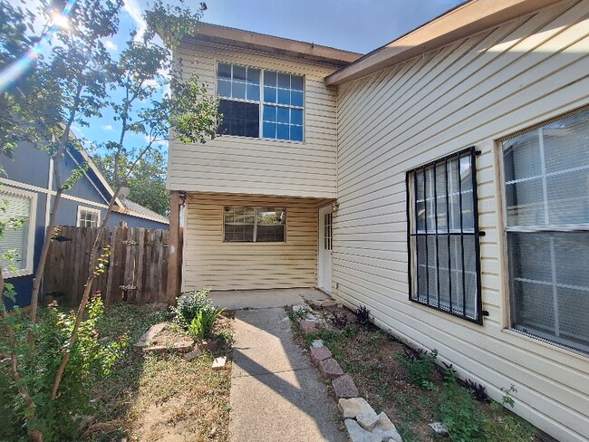 Photo - 2123 Chatham Square Ct House