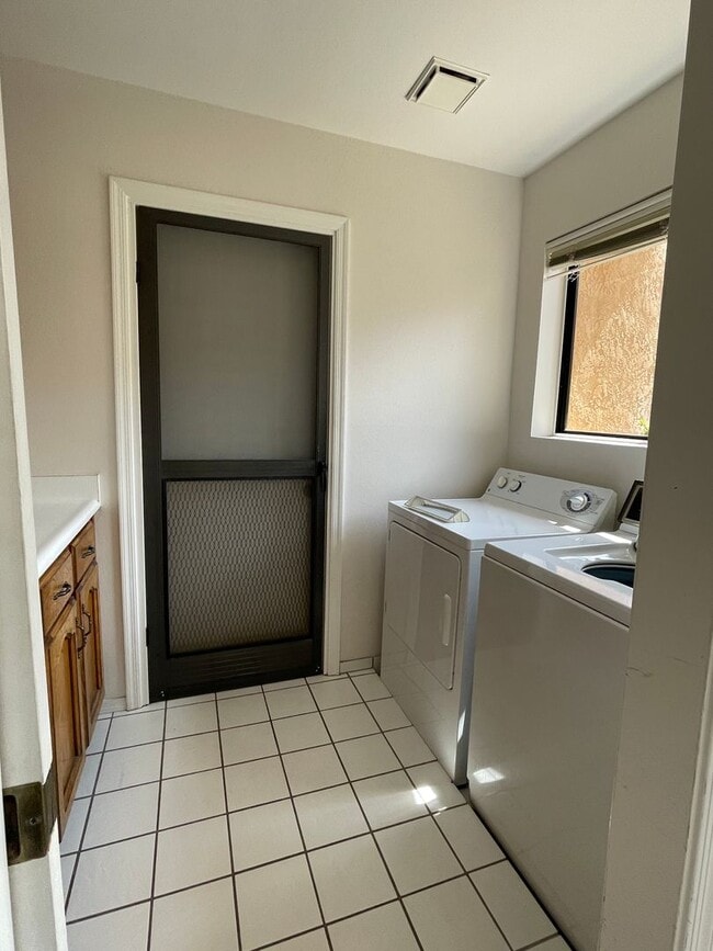 Building Photo - Townhouse on Mesa Del Sol Golf Course