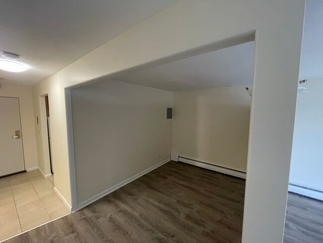 Foto del edificio - Divided Studio with Balcony over Watertown Square