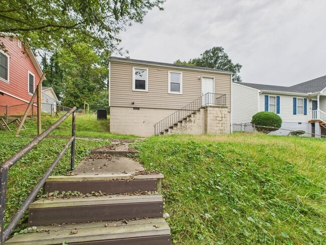 Building Photo - 4707 Castlewood Rd