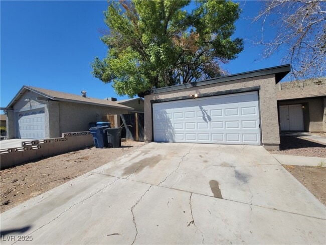 Building Photo - 3755 Chutney St