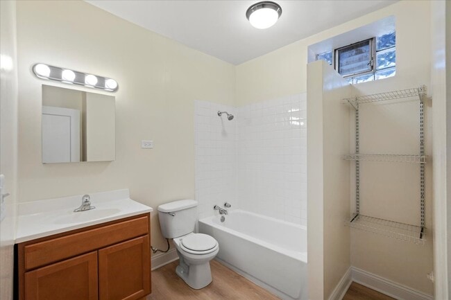 Building Photo - 2516 N Lincoln Ave