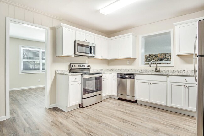 Building Photo - 1471 Midview Dr