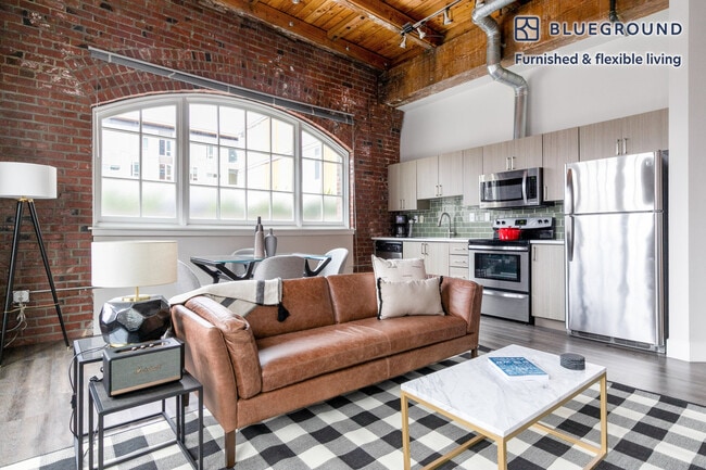 Building Photo - 224 Pontius Ave N