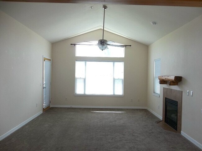 Foto del edificio - Cozy Two Bedroom Condo