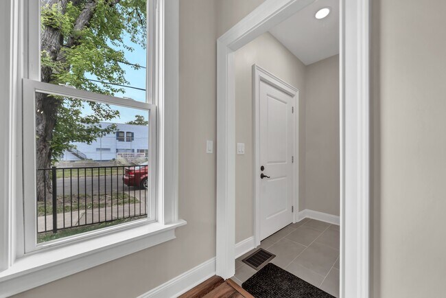 Building Photo - 71 Orange St