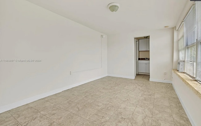 Photo - 7885 Crespi Blvd House