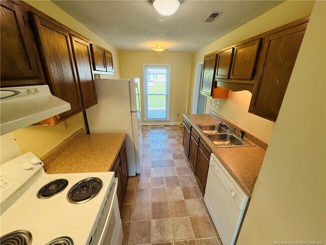 Foto del edificio - 3344 Chantilly Ln