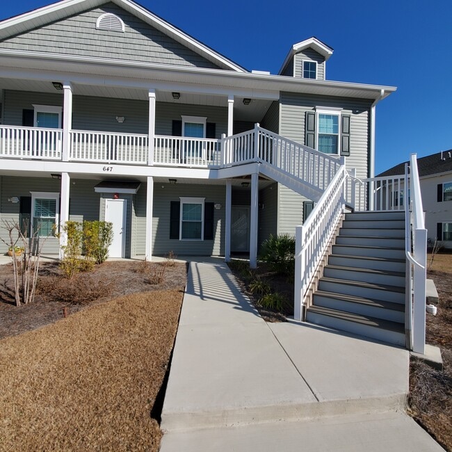 Building Photo - 647 Sunnyside Dr