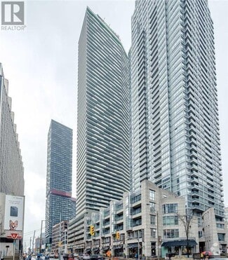 Building Photo - 2221-2221 Yonge St