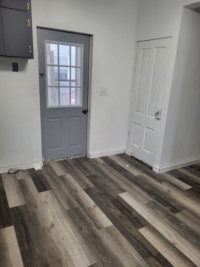 Building Photo - Large 2 Bedroom house in Ackley