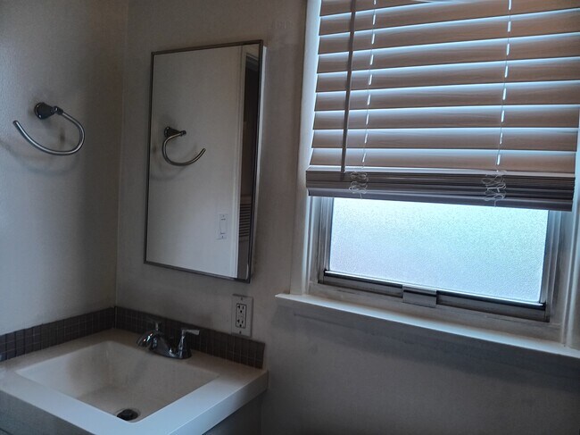 Foto del edificio - 5746 Morley St