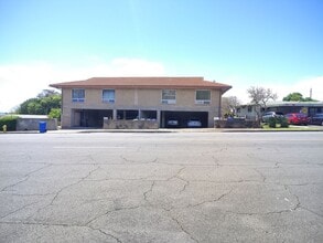 Building Photo - 1820 Makuahine St