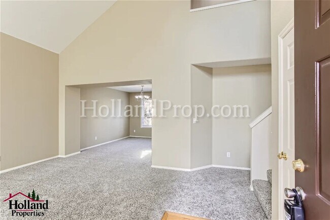 Building Photo - Bright and Cheerful Home in Desirable Beth...