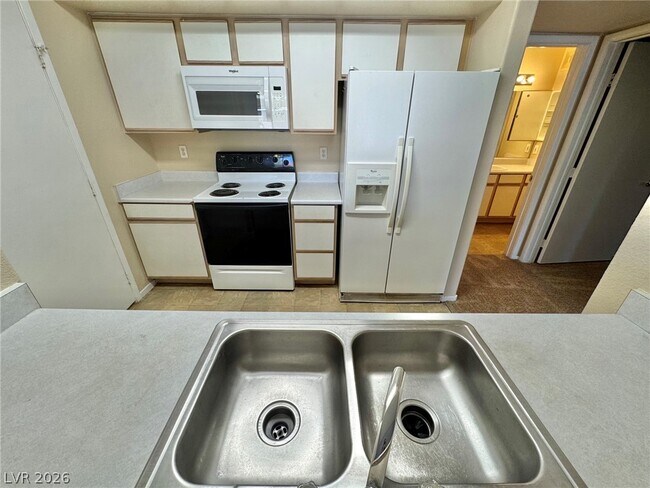 Foto del edificio - 2300 E Silverado Ranch Blvd