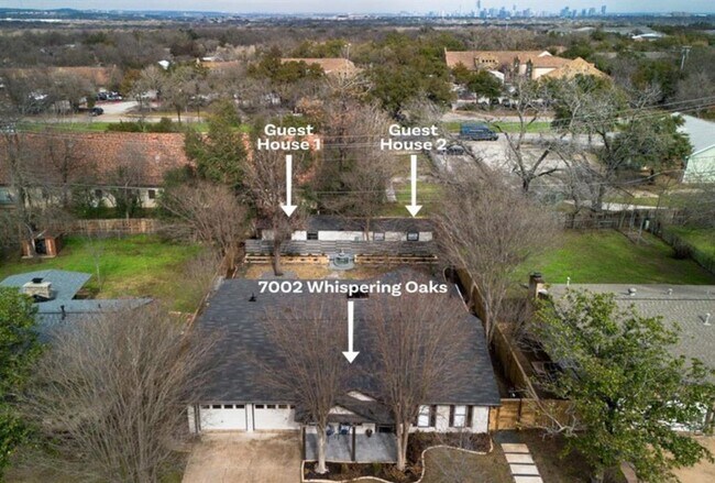 Foto del edificio - 7002 Whispering Oaks Dr