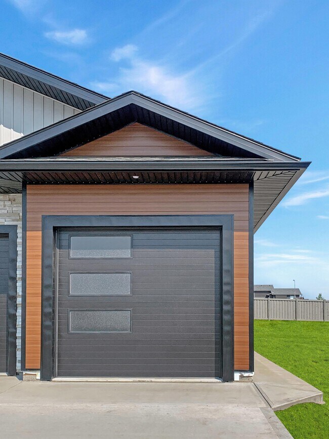 13313 106 St, Grande Prairie, AB T8X 0W4 House for Rent in Grande